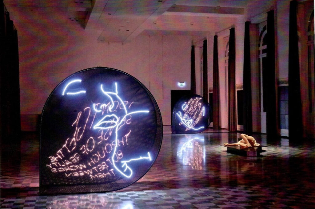 Patrick Tuttofuoco, «Abbandona gli occhi», veduta generale delle opere della Sala 1. In primo piano «Sleepers (Sense of Reality)», in secondo piano «Pink Limen« e sullo sfondo «Sleepers (Human Mind)»