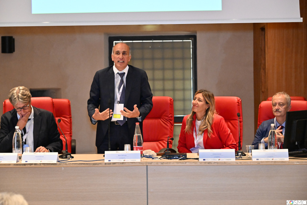 Gaeta (LT), Castello Angioino. Un momento dei saluti istituzionali in apertura al Convegno del CdE DTC Lazio. 10-11 ottobre 2024. Da sinistra: Simone Bozzato (Presidente Centro di Eccellenza DTC Lazio), Marco Dell’Isola (Rettore dell’Università degli Studi di Cassino e del Lazio Meridionale), Gianna Conte (Vice-Sindaco di Gaeta, in rappresentanza del Sindaco, Cristian Leccese), Alessandro Betori (Soprintendente Archeologia Belle Arti e Paesaggio Frosinone e Latina).