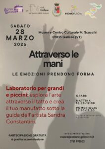 Locandina dell'evento "Attraverso le mani – Le emozioni prendono forma". Laboratorio multisensoriale per grandi e piccini guidato dall'artista Sandra Constantini. Sabato 28 marzo 2026, Museo e Centro Culturale M. Scacchi, 01035 Gallese (VT). Orari: mattina 10:30–12:30, pomeriggio 15:30–17:30. Durata laboratorio 40 minuti. Partecipazione gratuita, gradita la prenotazione. Info e prenotazioni: museo@comune.gallese.vt.it – tel. 0761 495503. Sfondo grigio chiaro con ombre di due mani alzate di bambini, che protendono in alto e sfiorano delicatamente una forma modellata. Loghi di Access Gallese, Visit Gallese, Comune di Gallese, PromoTuscia e Marzo Donna.
